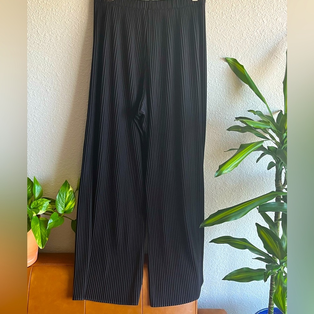 UNIQLO PLEATED STRAIGHT PANTS